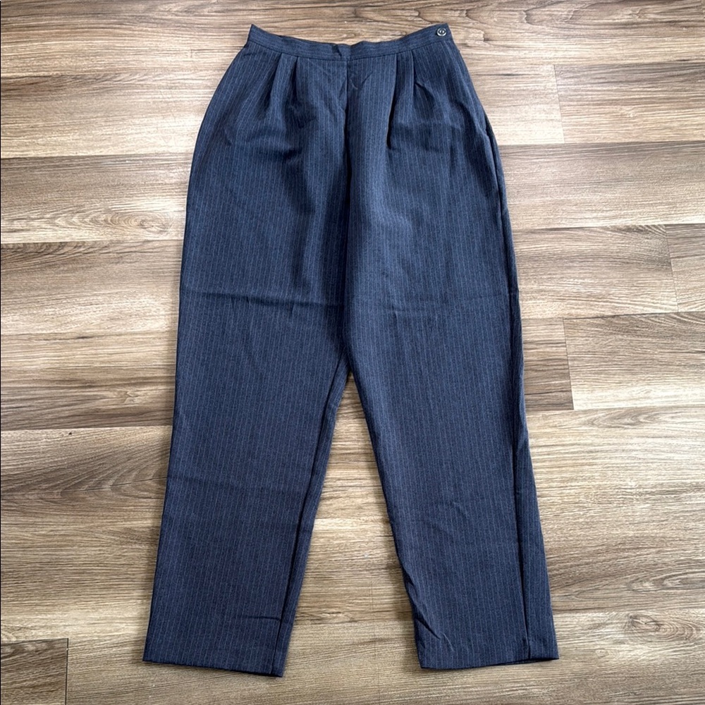 Vintage Women's Size 5/6 SMALL Pleated Trousers Gray 100% Polyester Pin Stripes